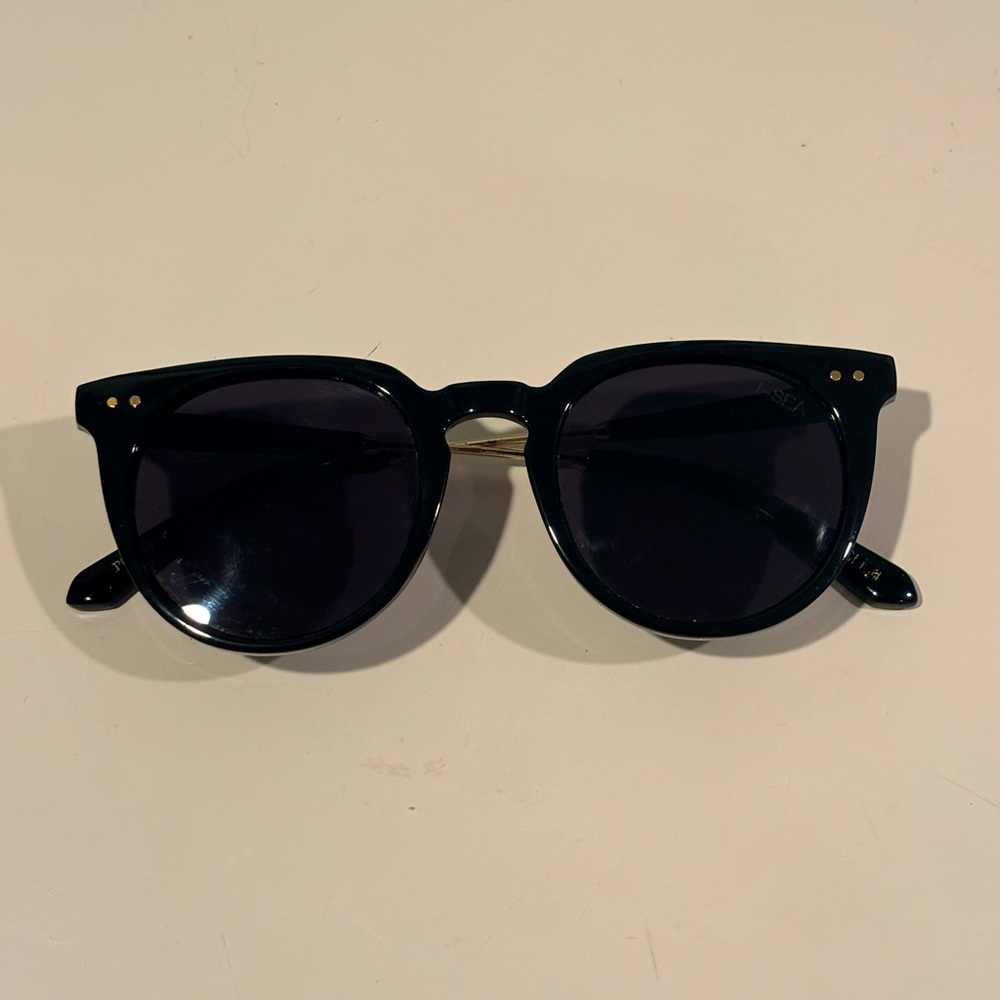 Stylish Black and Gold Polarized Sunglasses